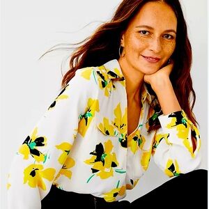 Ann Taylor Floral Camp Shirt Medium winter white and floral